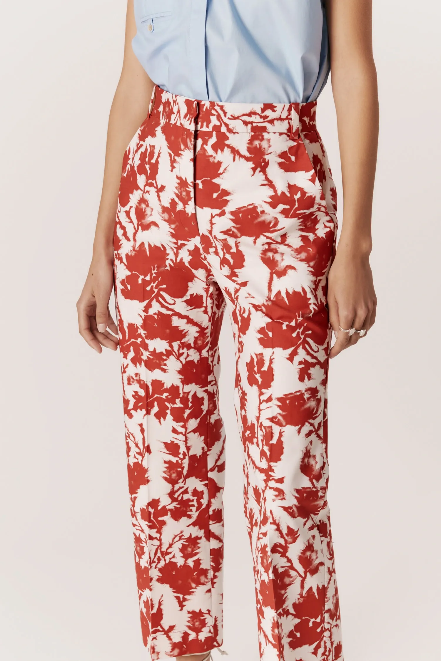 007296_ CALCA_SEMI_FLARE_BOLSO_FACA_FLORAL_VERMELHO_ANDREAMARQUES -8-